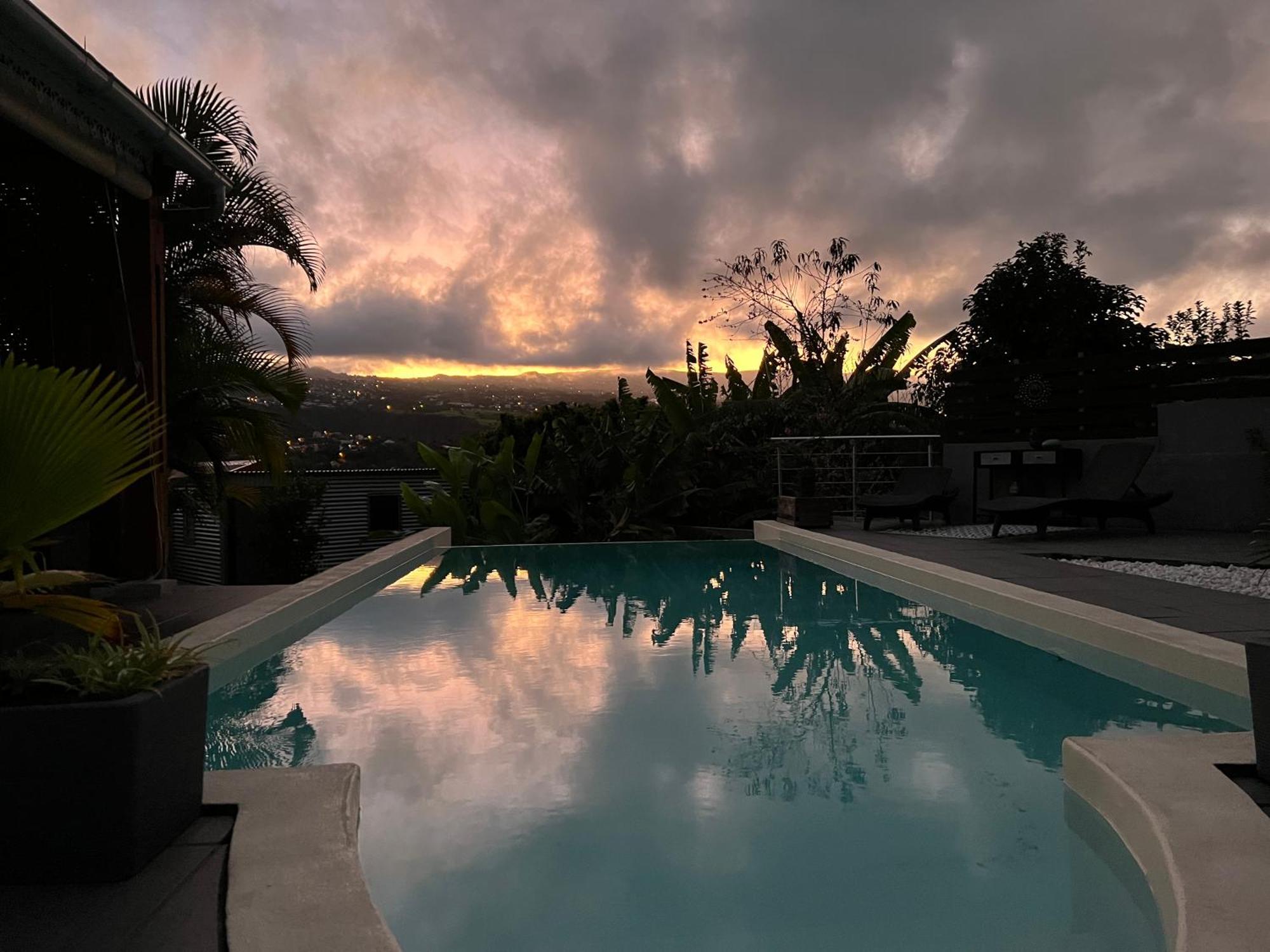 Villa Ti Moon, Entre Deux, Piscine Экстерьер фото